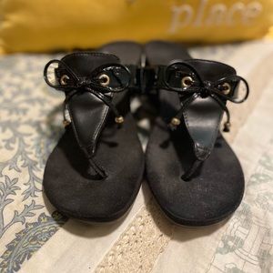 Vionic Della Black Thong Wedge Heel Sandal Size 7 Wide